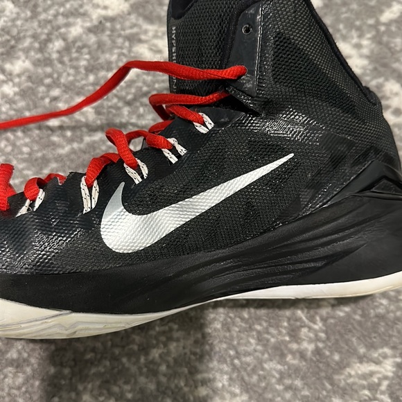 2010 Hyper Dunks ball shoes size 8. Gently used condition. - Picture 3 of 4